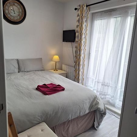 Deluxe Single Room Only For One Adult Northolt  ภายนอก รูปภาพ